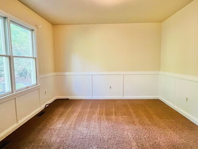 Building Photo - 8+ PRIVATE ACRES - KING GEORGE