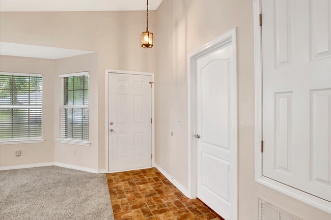 Building Photo - 3 bed 2 bath home off Olive Rd