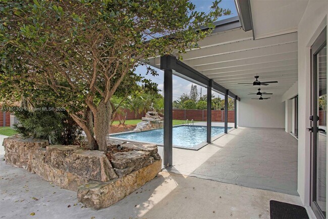 Building Photo - 17701 SW 92nd Ct