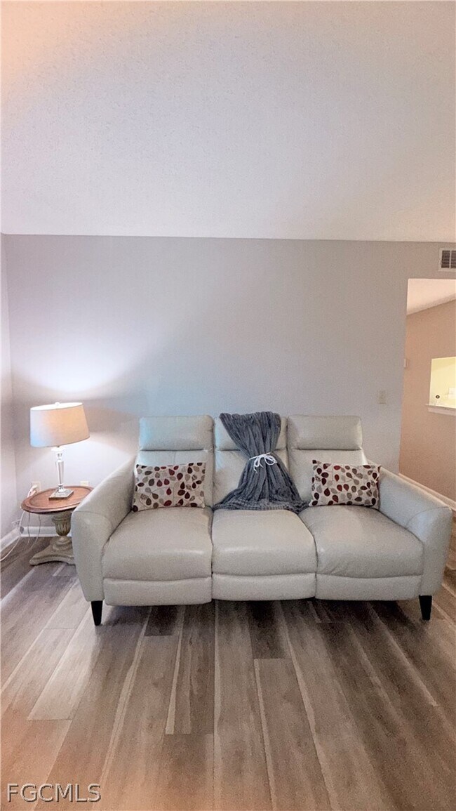 Building Photo - 9540 Green Cypress Ln