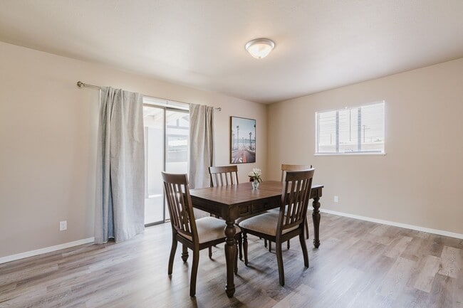 Building Photo - Cozy 2 Bed 2 Bath Home - Fully Furnished