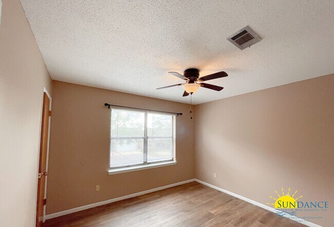 Building Photo - Great 2 Bedroom Townhouse in Fort Walton