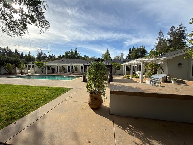 Building Photo - 2 Callado Way