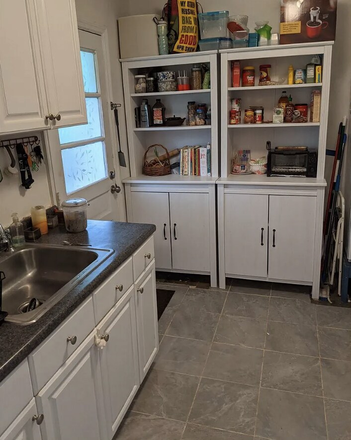 Kitchen - 1701 Pepper Dr