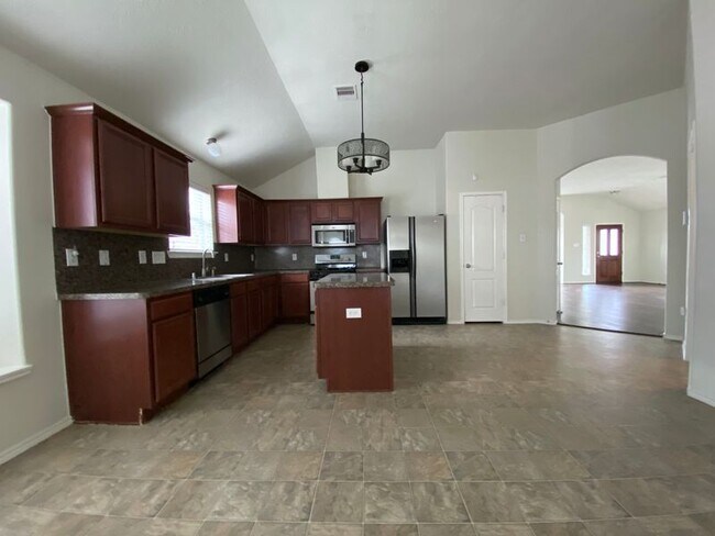 Building Photo - 21419 Colton Cove Dr