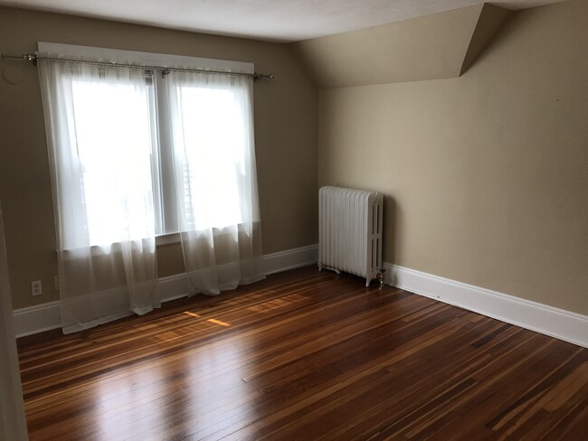 Building Photo - 42 Maplewood Avenue