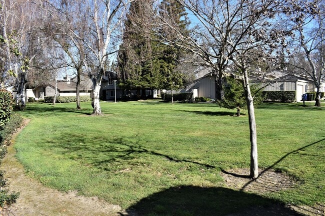 Building Photo - 422 Florin Rd
