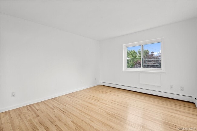 Building Photo - 900 Midland Ave