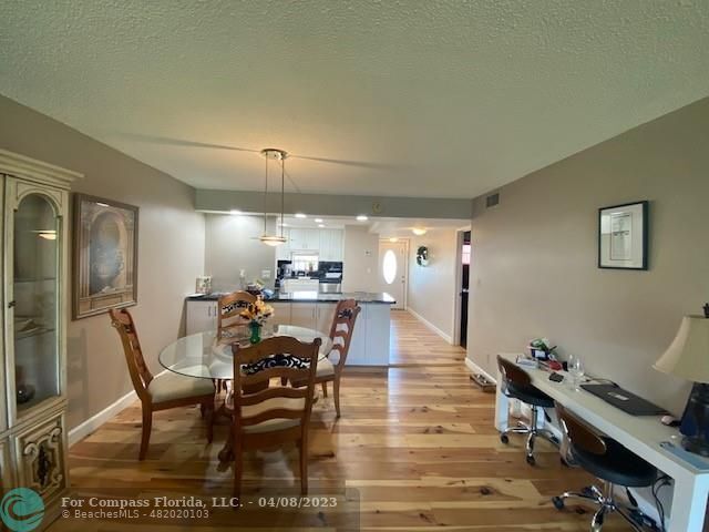 Building Photo - 9420 S Hollybrook Lake Dr