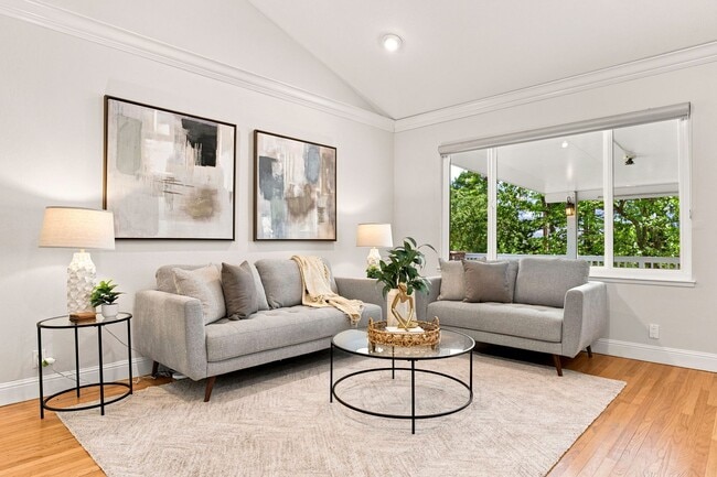 Building Photo - Spacious 4-bedroom 2-Bath in Desirable Area in Walnut Creek!