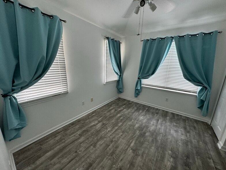 Building Photo - 75 Golf Club Dr