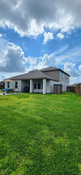 Big yard for pets and children - 3502 Park Vista Dr