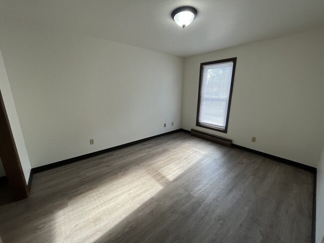 Building Photo - 2421 Camelot Blvd