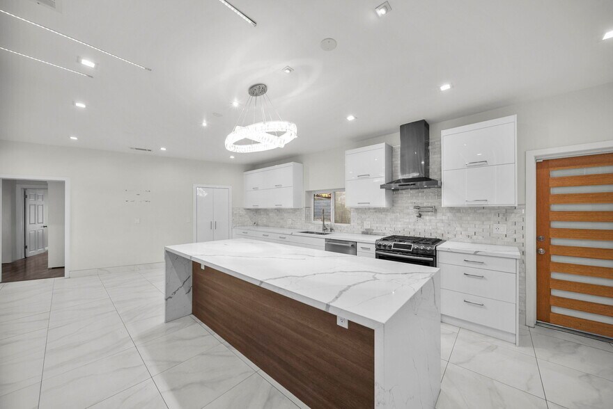 Building Photo - 8647 Corbin Ave