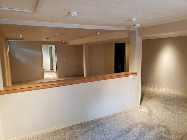 Building Photo - BEAUTIFUL HOME IN BROOMFIELD WITH FENCED IN YARD - AVAILABLE 8/6/26