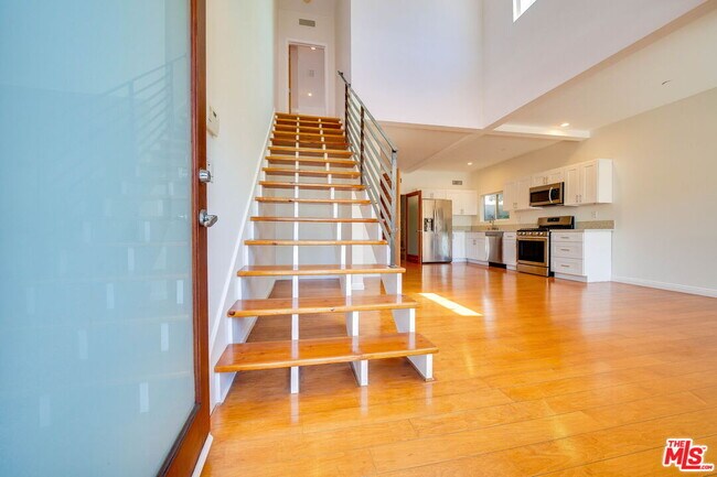 Building Photo - 1411 Cloverfield Blvd