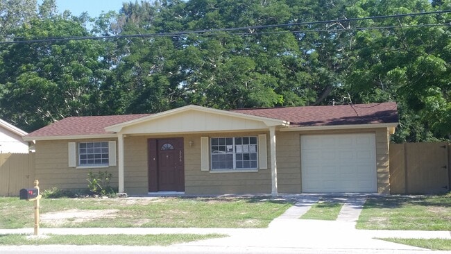 Primary Photo - 3806 Moog Rd