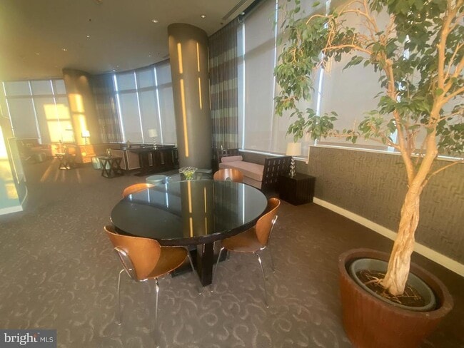 Building Photo - 5750 Bou Ave