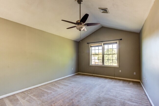 Building Photo - 28 Ptarmigan Dr