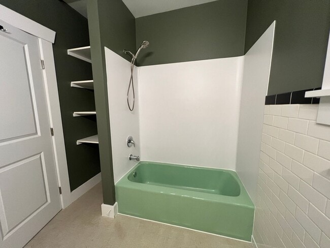 Building Photo - Spacious Two-Story Home on Private Land in the Desirable Issaquah School District