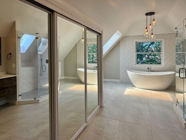 Building Photo - Stunning 4 Bedroom 3 Bath Home in Campbell