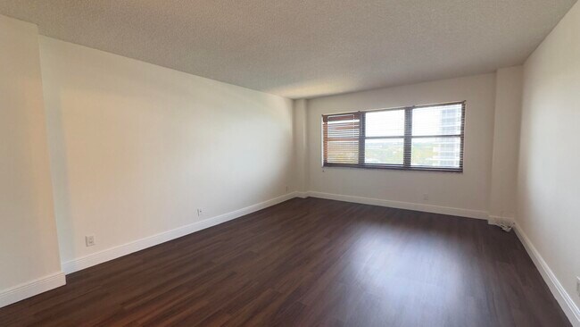 Building Photo - 5100 N Ocean Blvd