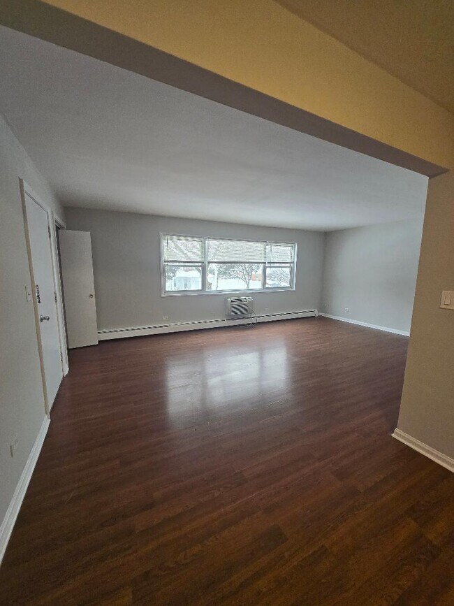 Building Photo - 570 Princeton St