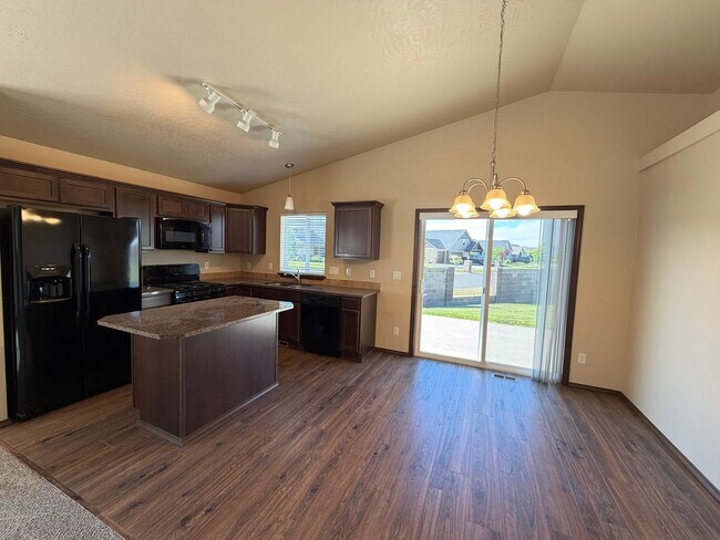 Building Photo - Radiant Lake Rancher
