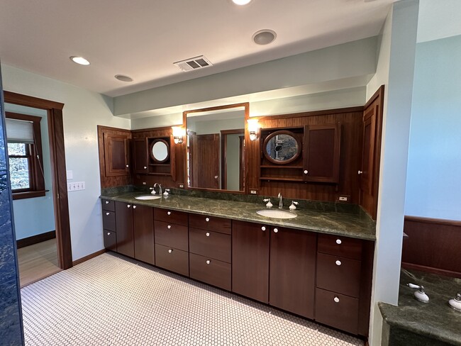 2 Sinks in Master Bath - 5007 Raymond Pl