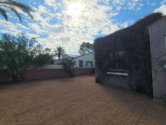 Building Photo - **Available NOW**