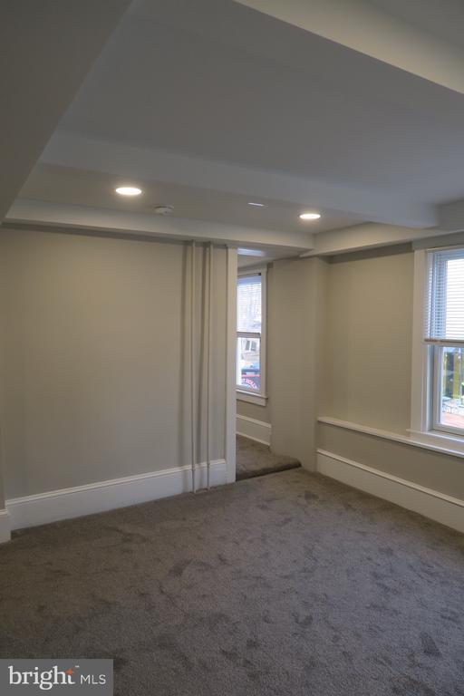 Building Photo - 66 High St