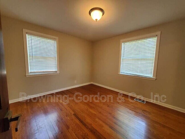 Building Photo - 2915 Selena Dr