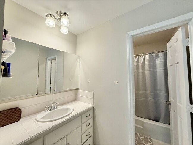 Building Photo - 908 Plateau Ln