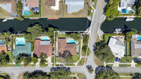 Building Photo - 701 W Royal Palm Rd