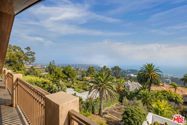 Building Photo - 620 Resolano Dr