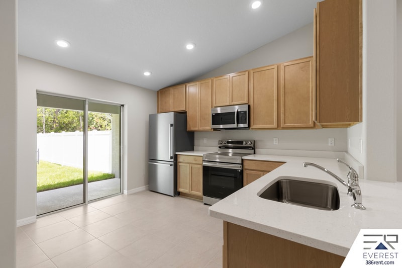 Building Photo - 14 Llovera Pl