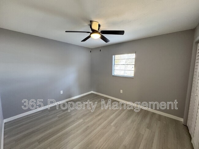 Building Photo - 3028 Clewiston St