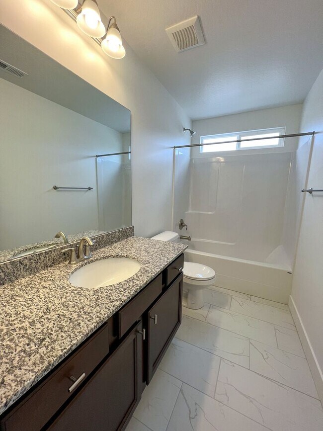 Building Photo - New Townhome