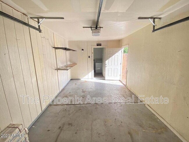 Building Photo - 303 W Mesquite St