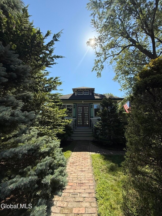 Primary Photo - 49 Onderdonk Ave