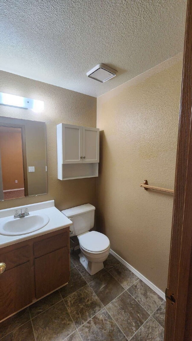 Building Photo - "Charming 2-Bedroom Retreat with modern co...