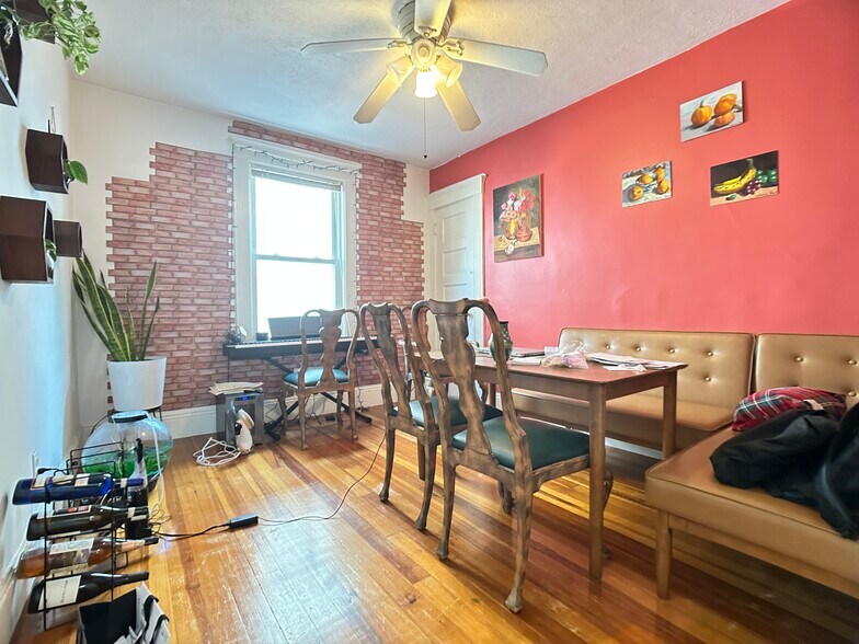 Building Photo - 25 Montfern Ave