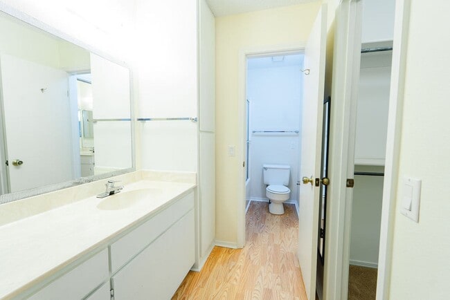 Building Photo - This darling 2 bedroom, 1.5 bath townhome is perfect for low maintenance, one level living! With ...