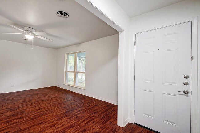 Building Photo - 6108 Cherrylawn Cir