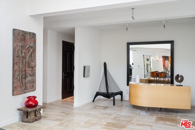 Building Photo - 2328 San Ysidro Dr
