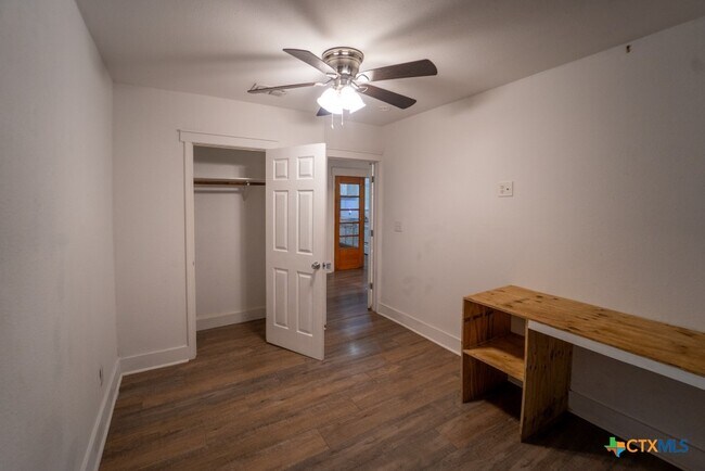 Building Photo - 1006 W North St