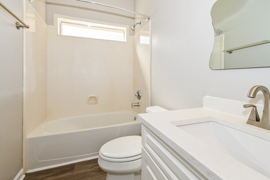 Building Photo - 8698 Macon Rd