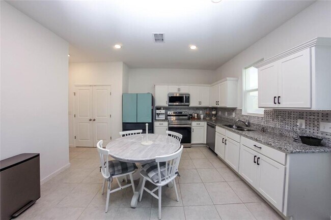 Building Photo - 1802 Sundance Chase Rd