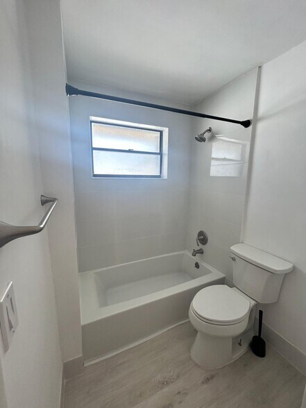 Building Photo - 347 Elm St