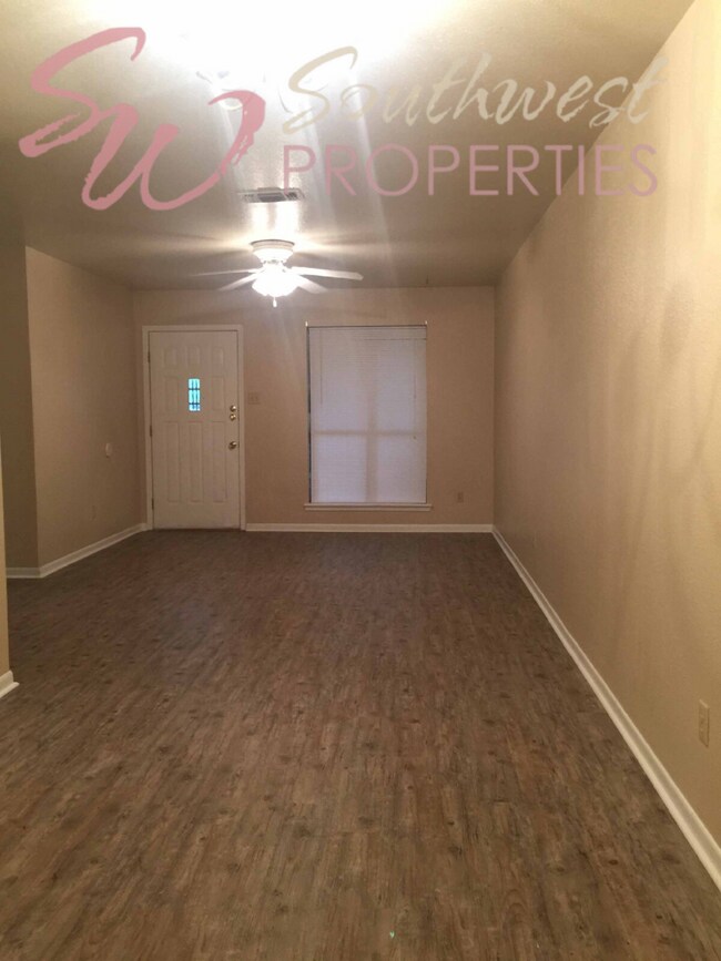 Building Photo - 3 bedroom 2 bath in an excellent neighborhood